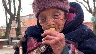 老太吃瓜暴毙视频播放全集,老太吃瓜暴毙事件全程回顾