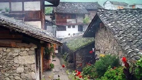 摩西古镇吃瓜事件视频,一场引发热议的网络风波