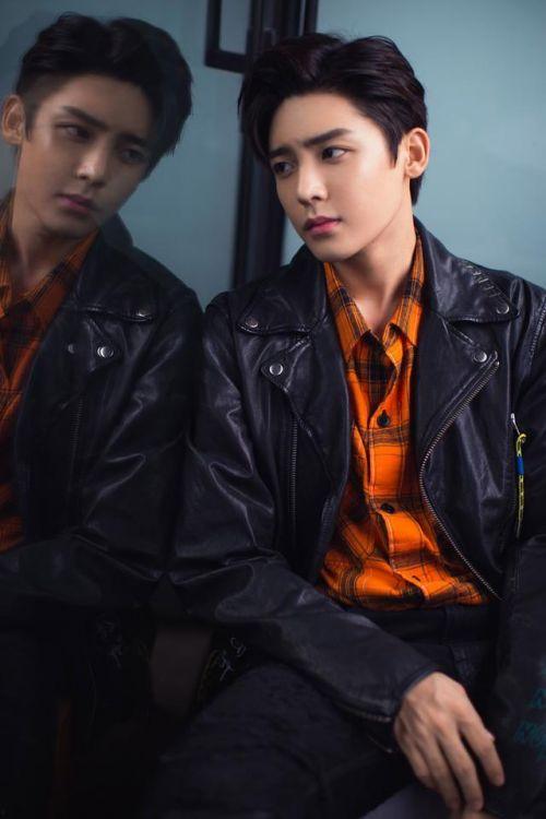 侯明昊现场吃瓜视频,趣味十足瞬间引网友热议